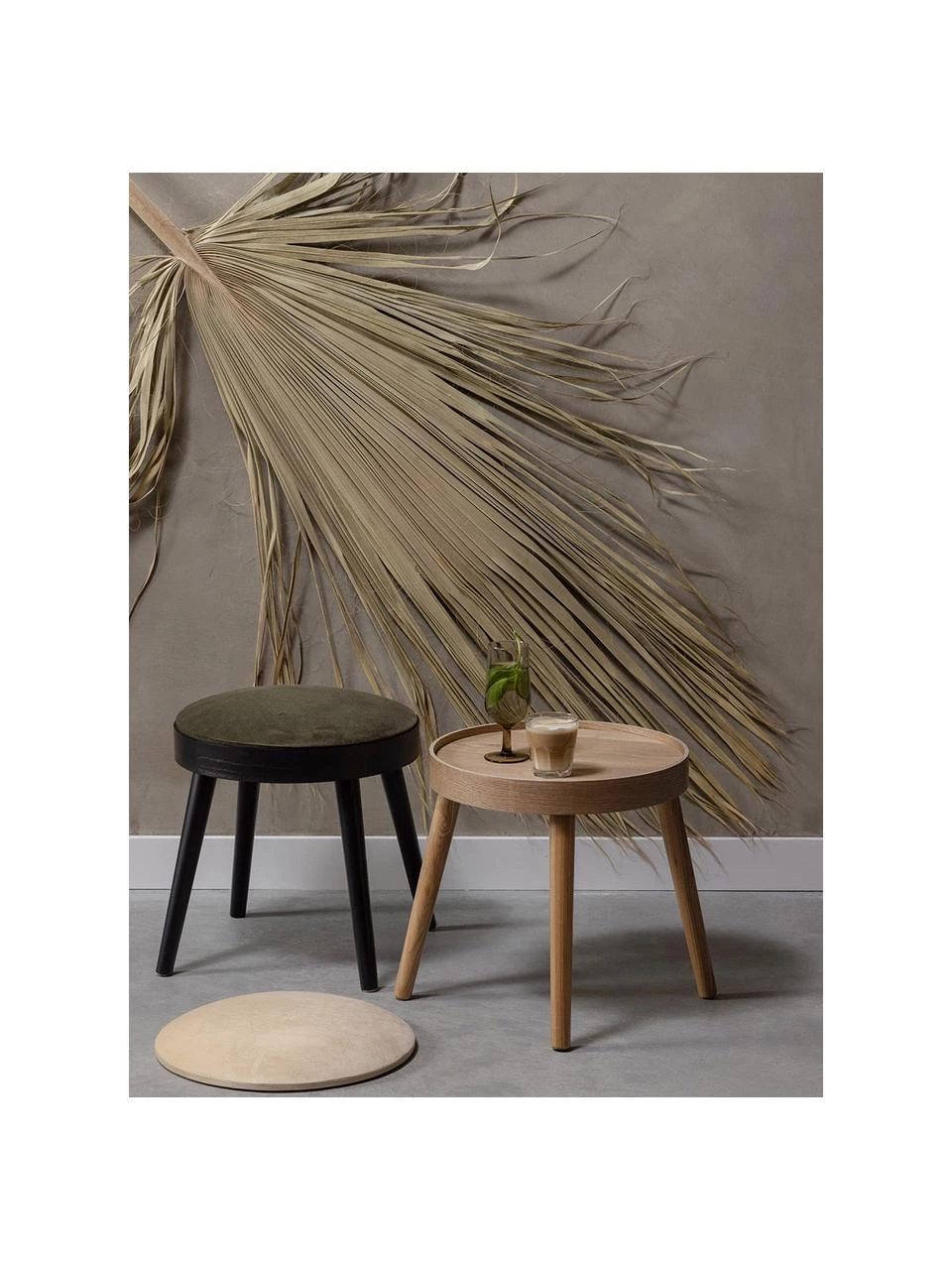 Hocker/Beistelltisch Laurie mit abnehmbaren Samt-Sitzkissen, Ø 38 x H 38 cm – Bild 2