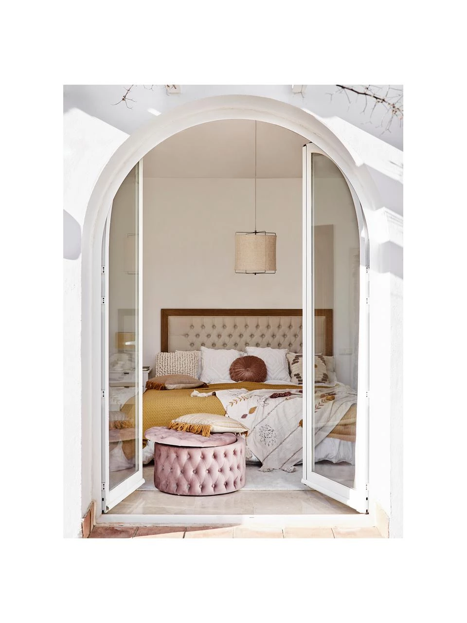 Westwing Collection XL Samt-Hocker Chiara mit Stauraum in Rosa, Ø 70 x H 42 cm – Bild 3